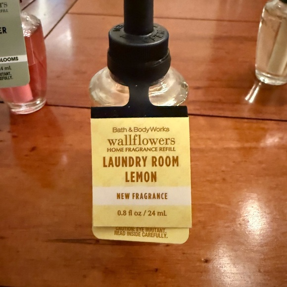 NWT Bath and Body Works Wallflowers - Picture 3 of 4